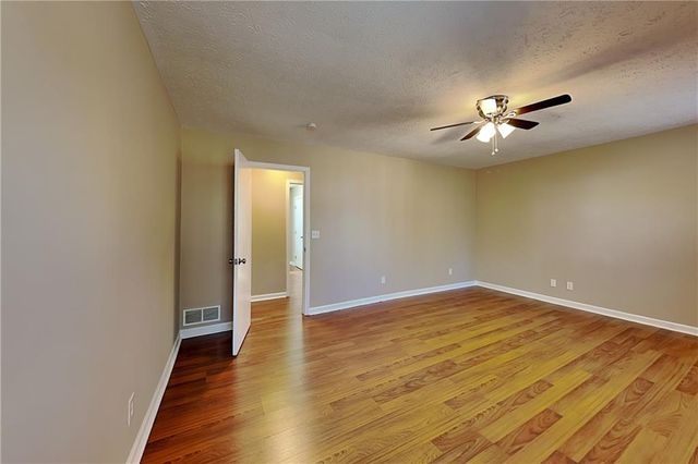 1606 Shadowbrook Drive, Acworth, GA 30102