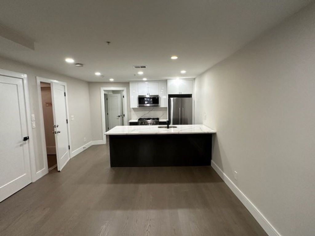 535 Newbury St. 1, Boston, MA 02215