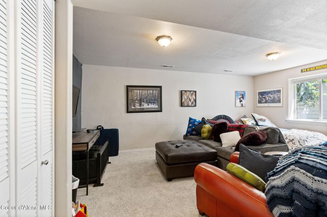315 E TITANIUM CT, Post Falls, ID 83854