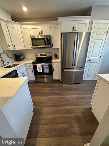 1259 LISA DR, Warrington, PA 18976