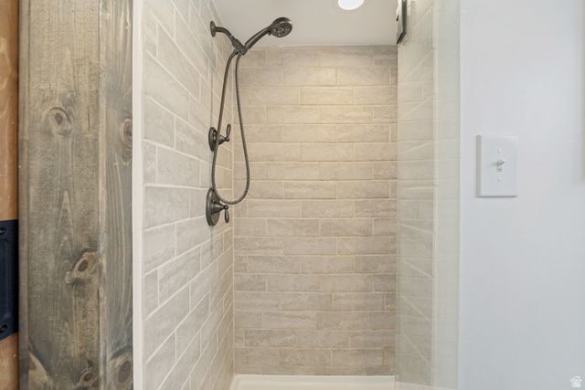 7067 S 2155 E, Cottonwood Heights, UT 84121