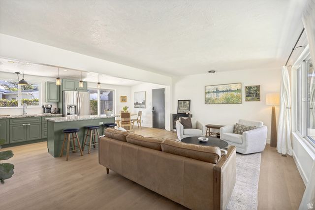 7067 S 2155 E, Cottonwood Heights, UT 84121