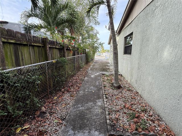 20001 NW 43rd Pl, Miami Gardens, FL 33055