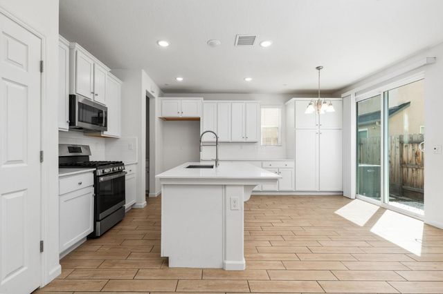 6389 E Moscato Drive, Fresno, CA 93727