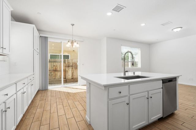 6389 E Moscato Drive, Fresno, CA 93727