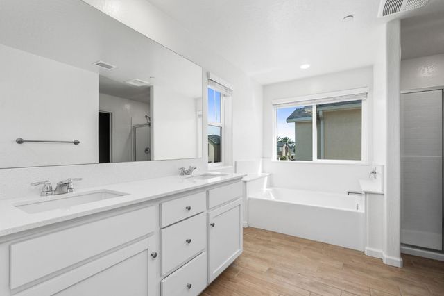 6389 E Moscato Drive, Fresno, CA 93727