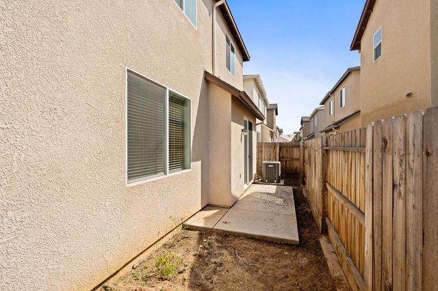 6389 E Moscato Drive, Fresno, CA 93727