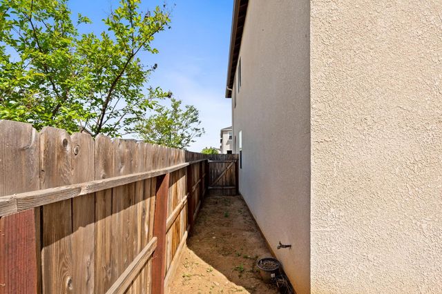 6389 E Moscato Drive, Fresno, CA 93727