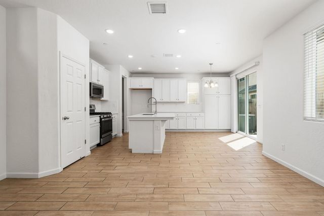 6389 E Moscato Drive, Fresno, CA 93727