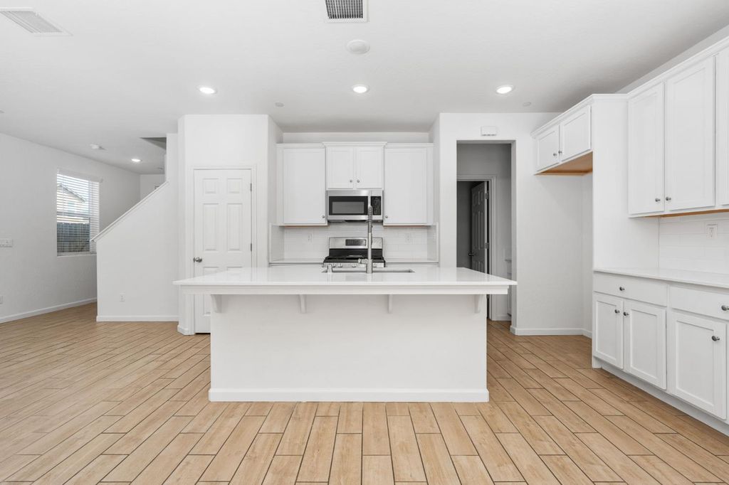 Image 12 of property listing at 6389 E Moscato Drive, Fresno, CA 93727