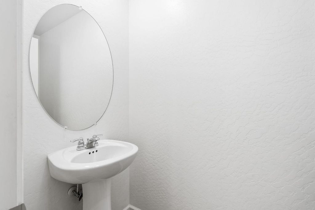 Image 17 of property listing at 6389 E Moscato Drive, Fresno, CA 93727