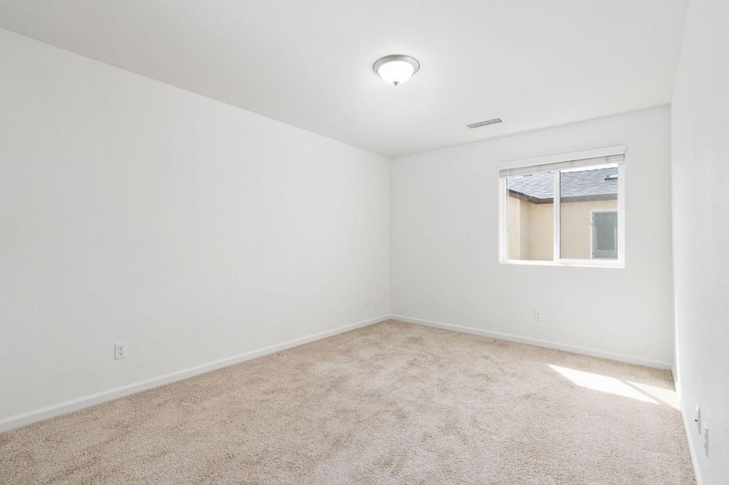 Image 23 of property listing at 6389 E Moscato Drive, Fresno, CA 93727