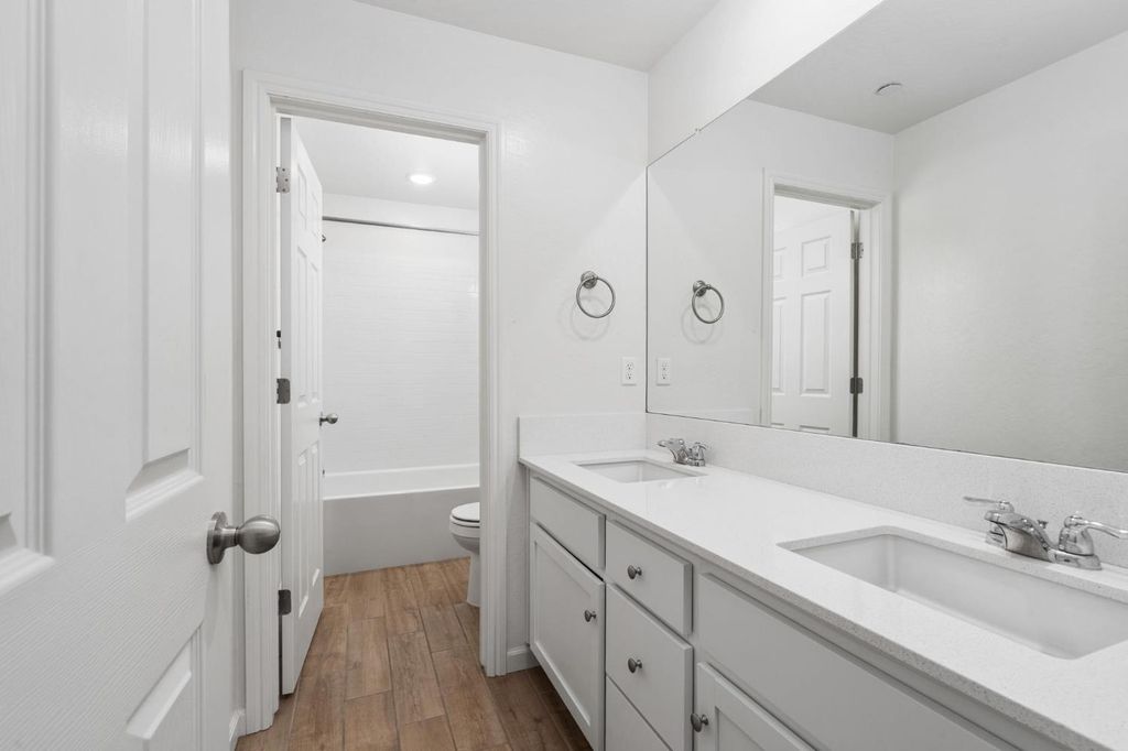 Image 24 of property listing at 6389 E Moscato Drive, Fresno, CA 93727