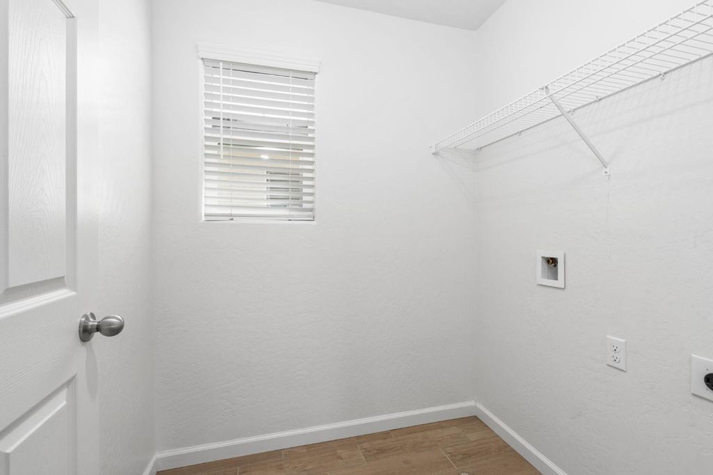 Image 28 of property listing at 6389 E Moscato Drive, Fresno, CA 93727