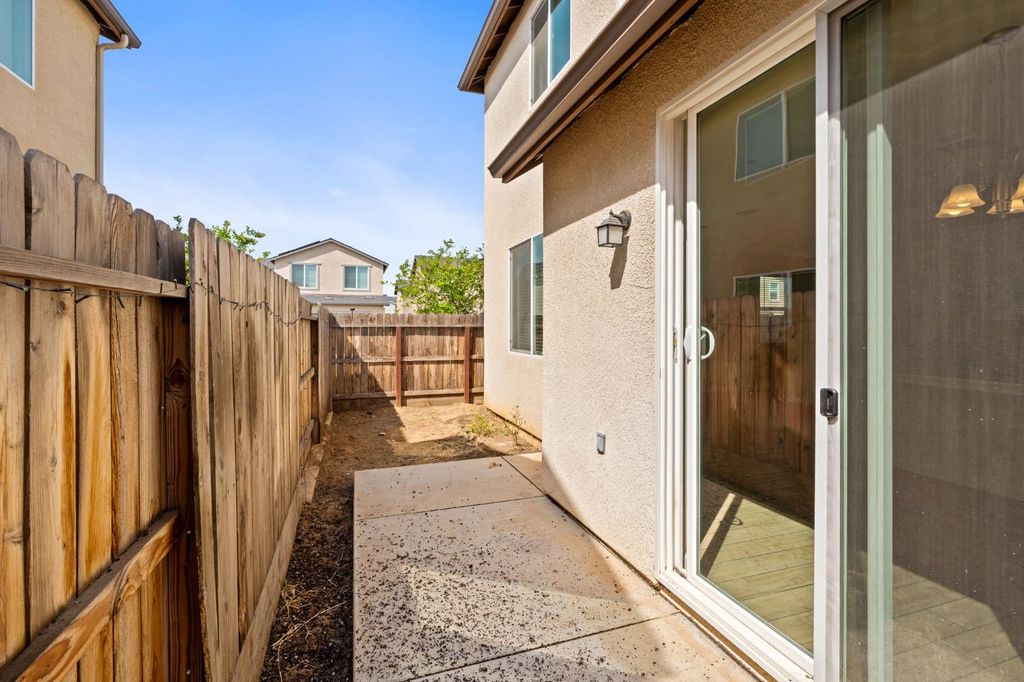 Image 29 of property listing at 6389 E Moscato Drive, Fresno, CA 93727