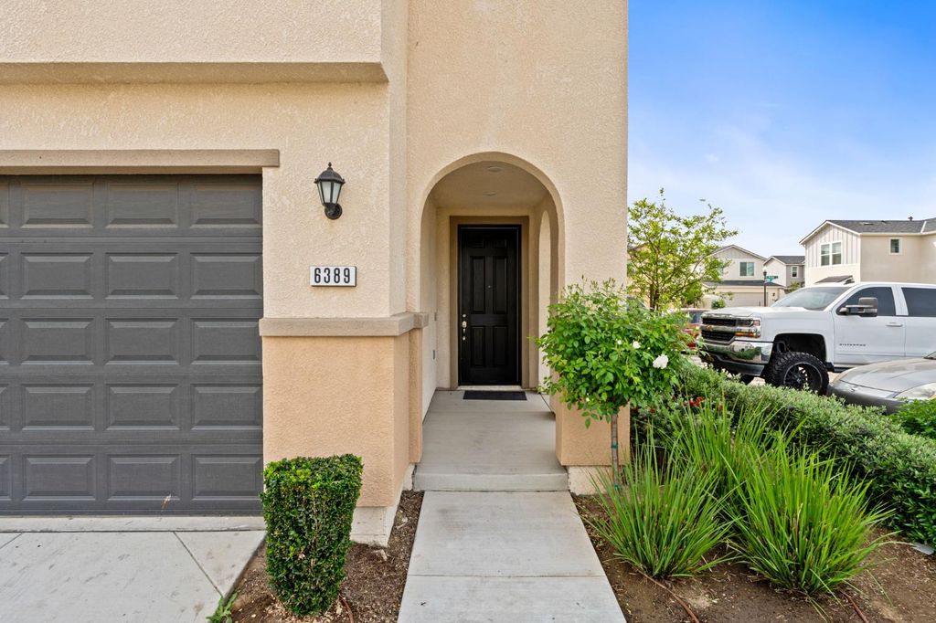 Image 3 of property listing at 6389 E Moscato Drive, Fresno, CA 93727