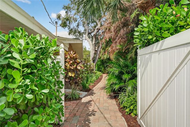 547 E Causeway Boulevard, Vero Beach, FL 32963