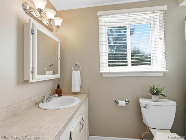 910 Virginia Street, Plymouth, MI 48170