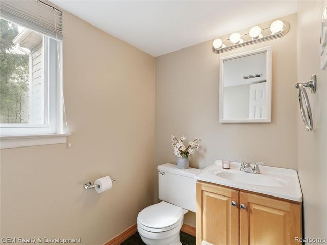 910 Virginia Street, Plymouth, MI 48170
