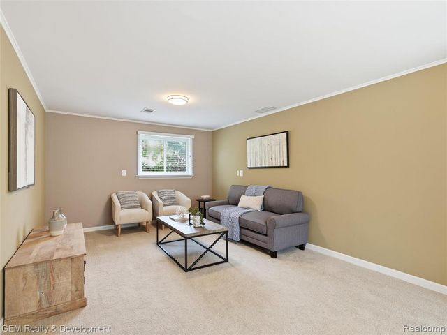 910 Virginia Street, Plymouth, MI 48170