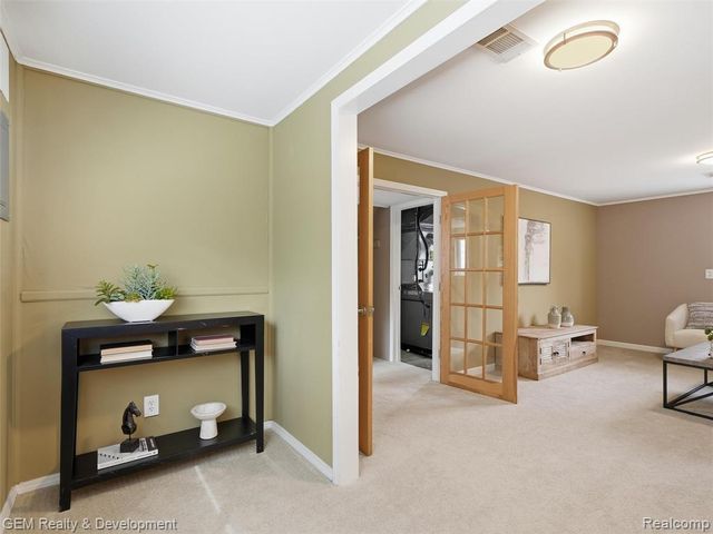 910 Virginia Street, Plymouth, MI 48170