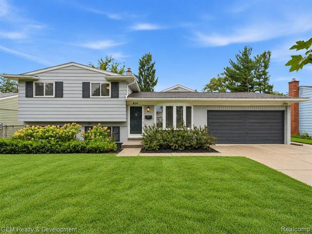 910 Virginia Street, Plymouth, MI 48170