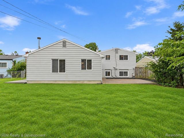 910 Virginia Street, Plymouth, MI 48170