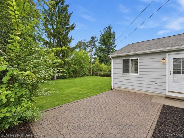 910 Virginia Street, Plymouth, MI 48170