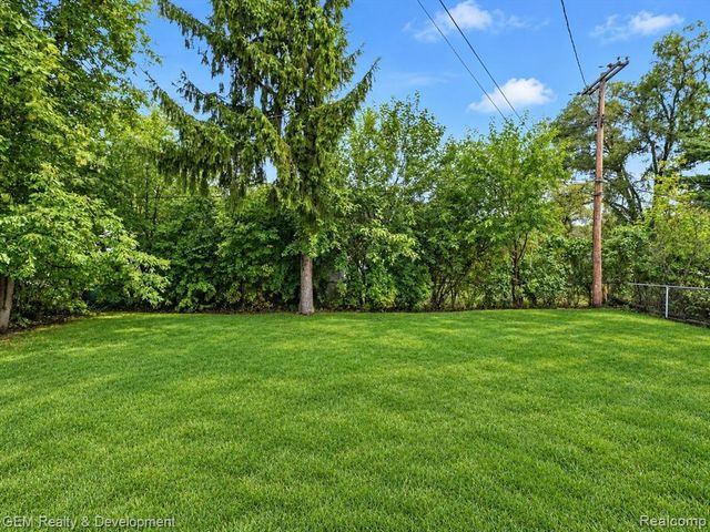 910 Virginia Street, Plymouth, MI 48170