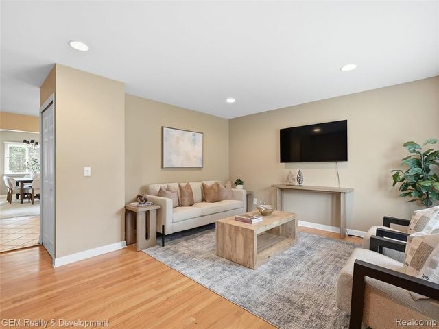 910 Virginia Street, Plymouth, MI 48170