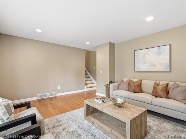 910 Virginia Street, Plymouth, MI 48170