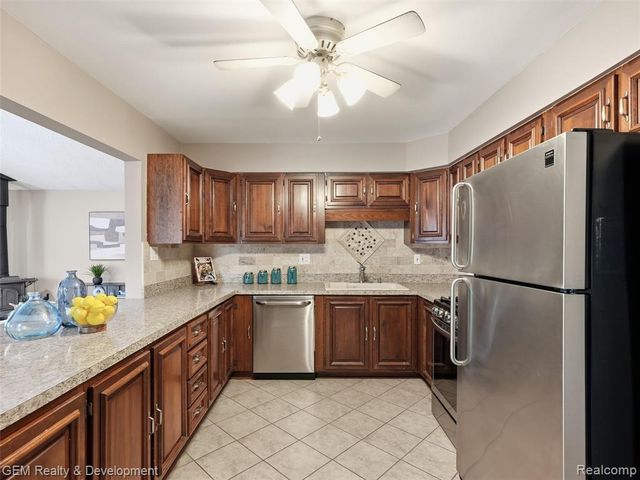 910 Virginia Street, Plymouth, MI 48170