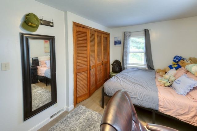 57 Charlton St, Leicester, MA 01542
