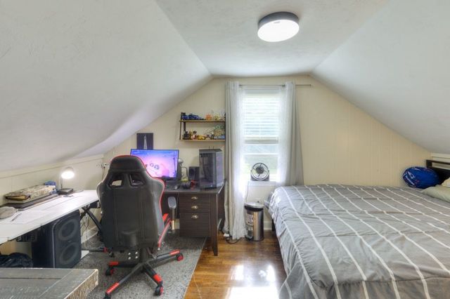 57 Charlton St, Leicester, MA 01542