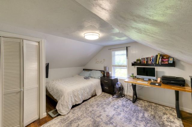 57 Charlton St, Leicester, MA 01542