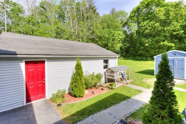 57 Charlton St, Leicester, MA 01542
