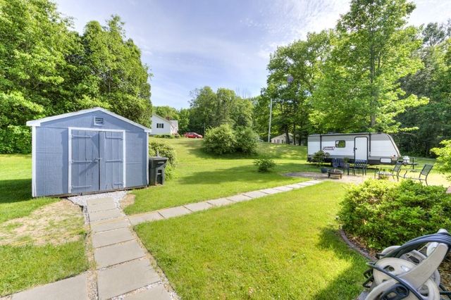 57 Charlton St, Leicester, MA 01542