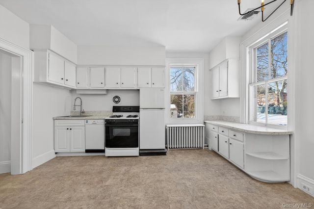 4 Parkview Terrace 2, Huntington, NY 11743