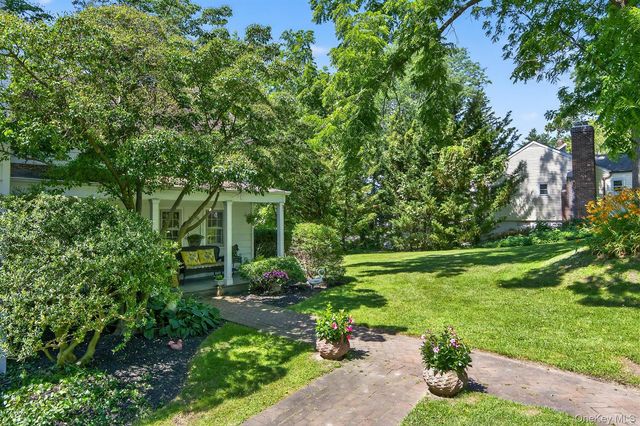 4 Parkview Terrace 2, Huntington, NY 11743