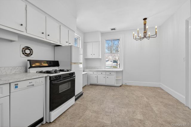 4 Parkview Terrace 2, Huntington, NY 11743