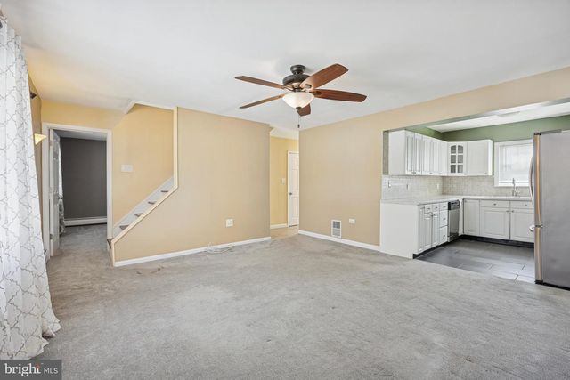 131 IVY HILL RD, Levittown, PA 19057