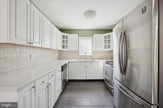 131 IVY HILL RD, Levittown, PA 19057