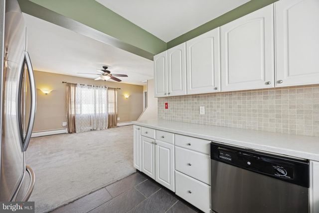 131 IVY HILL RD, Levittown, PA 19057