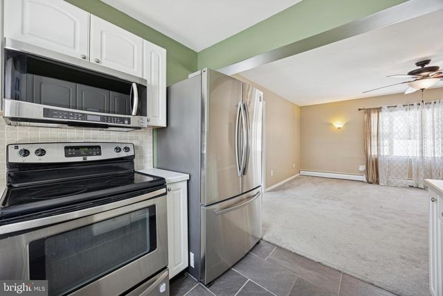 131 IVY HILL RD, Levittown, PA 19057