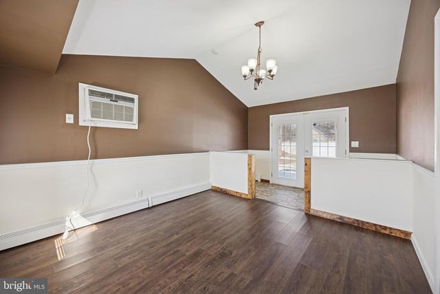 131 IVY HILL RD, Levittown, PA 19057