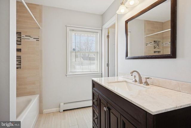 131 IVY HILL RD, Levittown, PA 19057