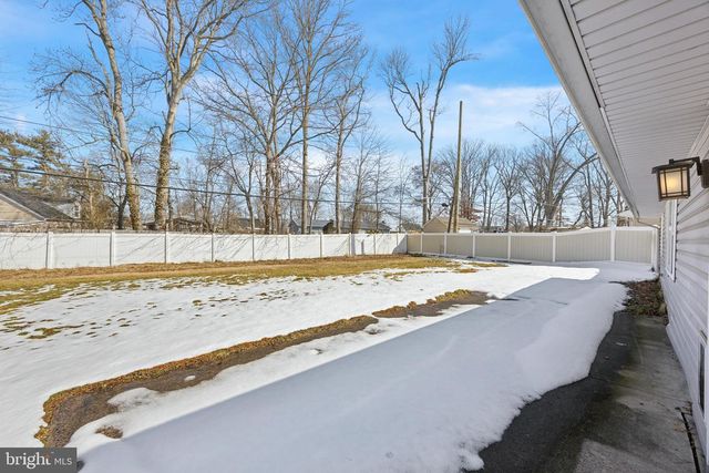 131 IVY HILL RD, Levittown, PA 19057