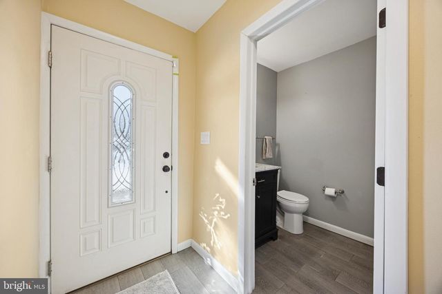 131 IVY HILL RD, Levittown, PA 19057