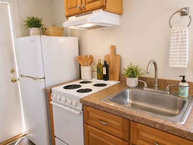 5 Abbott 2, Wellesley, MA 02482