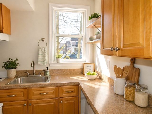 5 Abbott 2, Wellesley, MA 02482